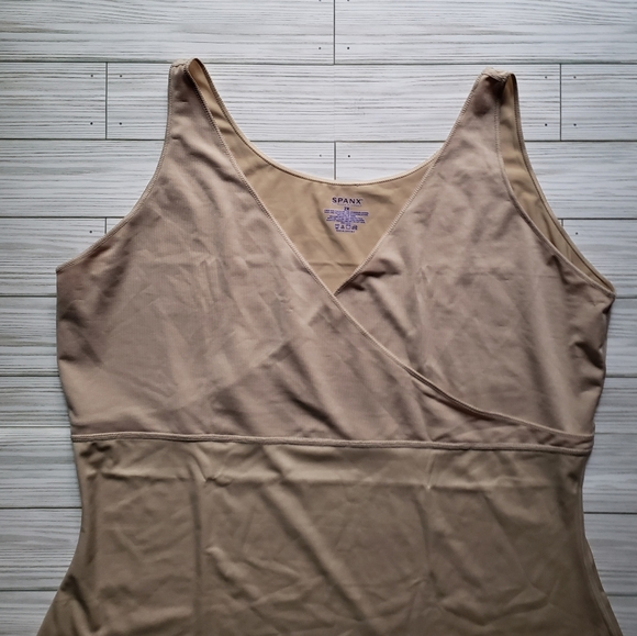 SPANX Hide and Sleek Criss Cross Cami - Picture 5 of 5